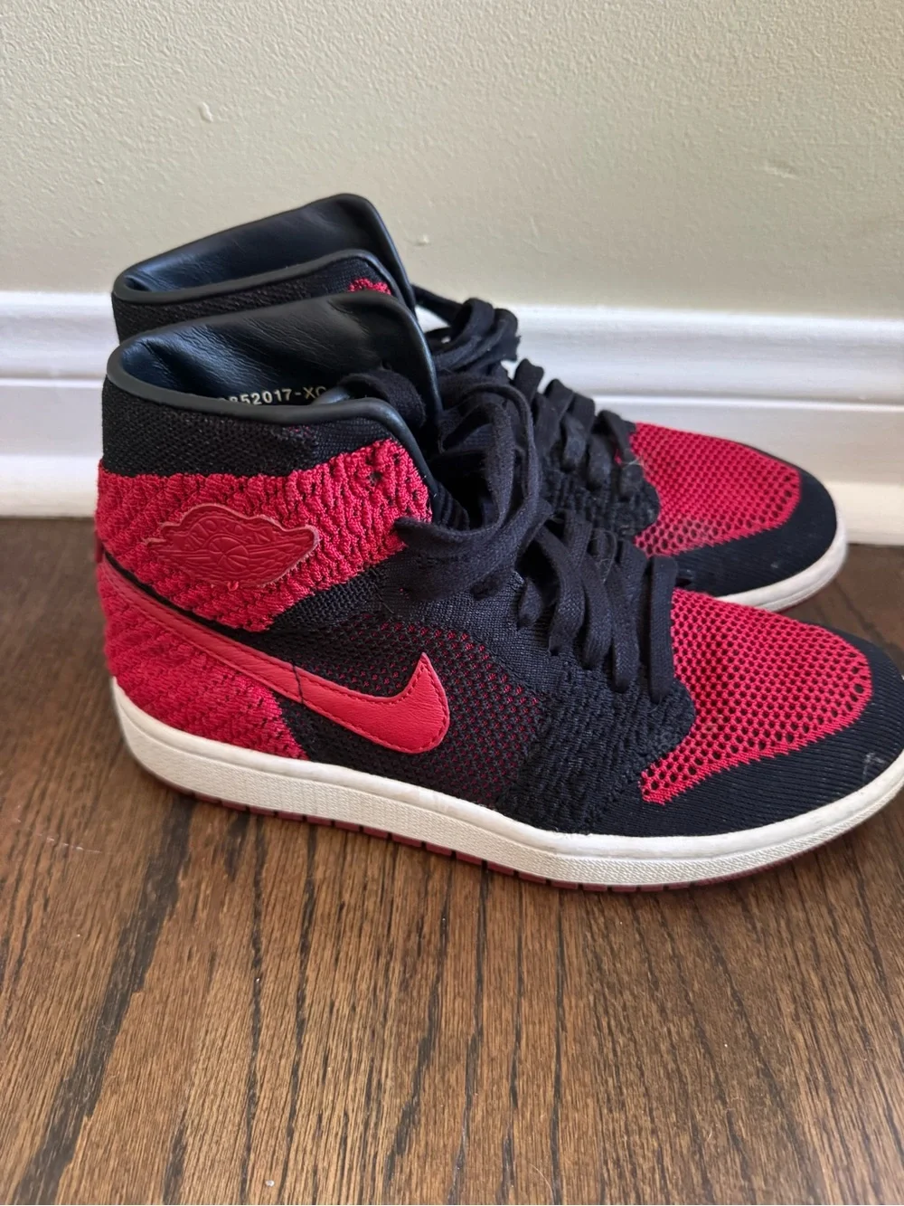 Boys' Grade School Air Jordan Retro 1 High Flyknit Basketball Shoes